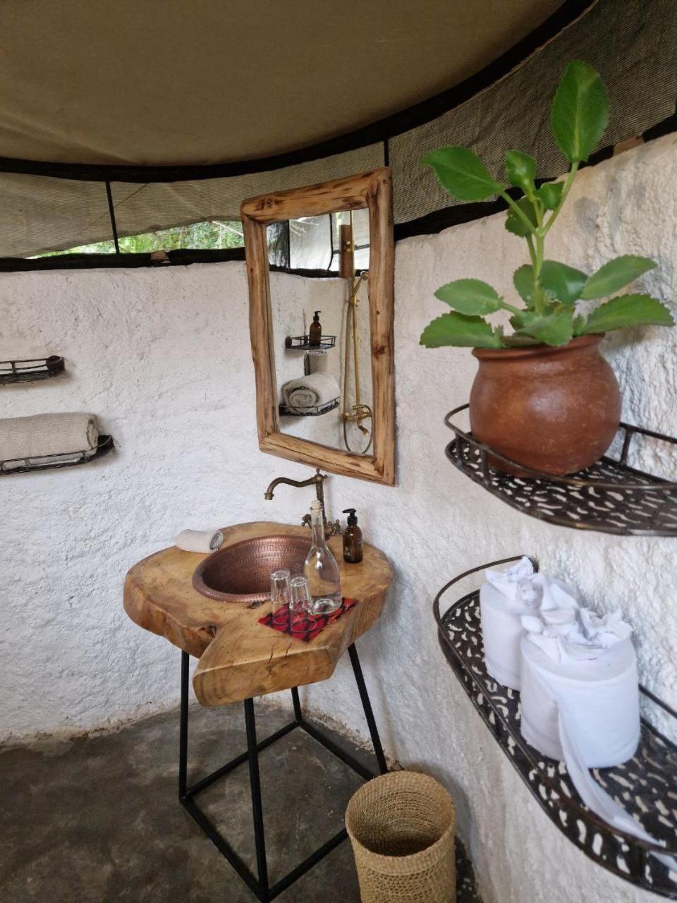 Dolly Farm & River Camp, Luxury Tents Usa River Екстер'єр фото