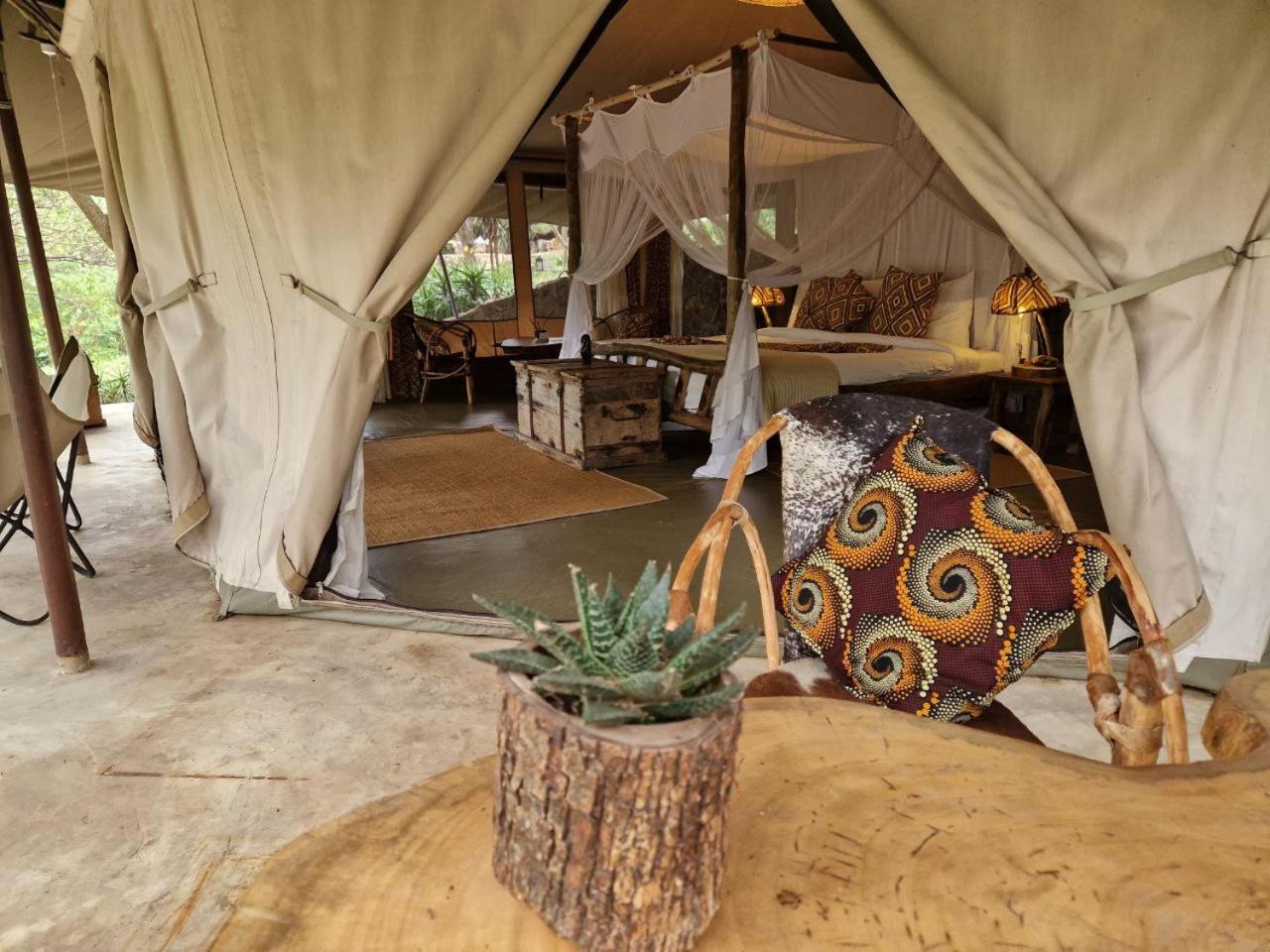 Dolly Farm & River Camp, Luxury Tents Usa River Екстер'єр фото