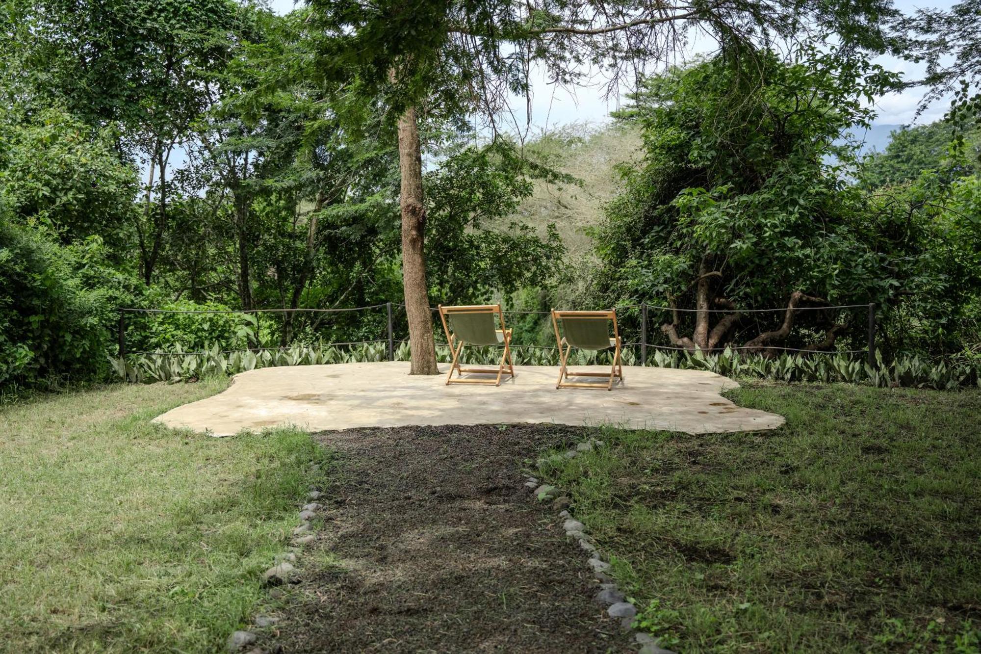 Dolly Farm & River Camp, Luxury Tents Usa River Екстер'єр фото
