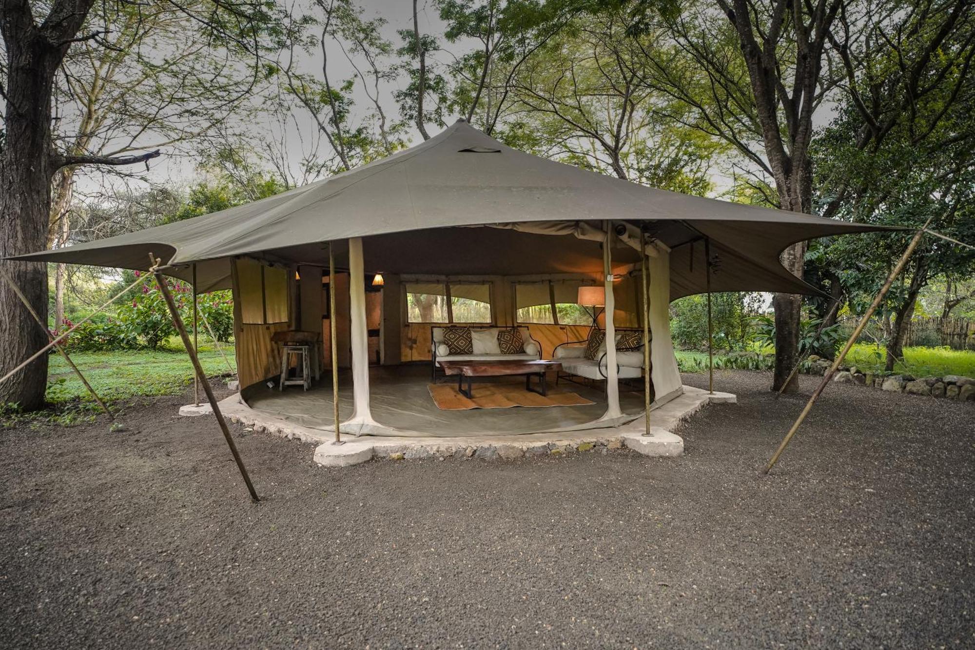 Dolly Farm & River Camp, Luxury Tents Usa River Екстер'єр фото